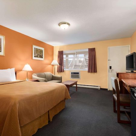 Travelodge By Wyndham Quesnel Bc Zewnętrze zdjęcie