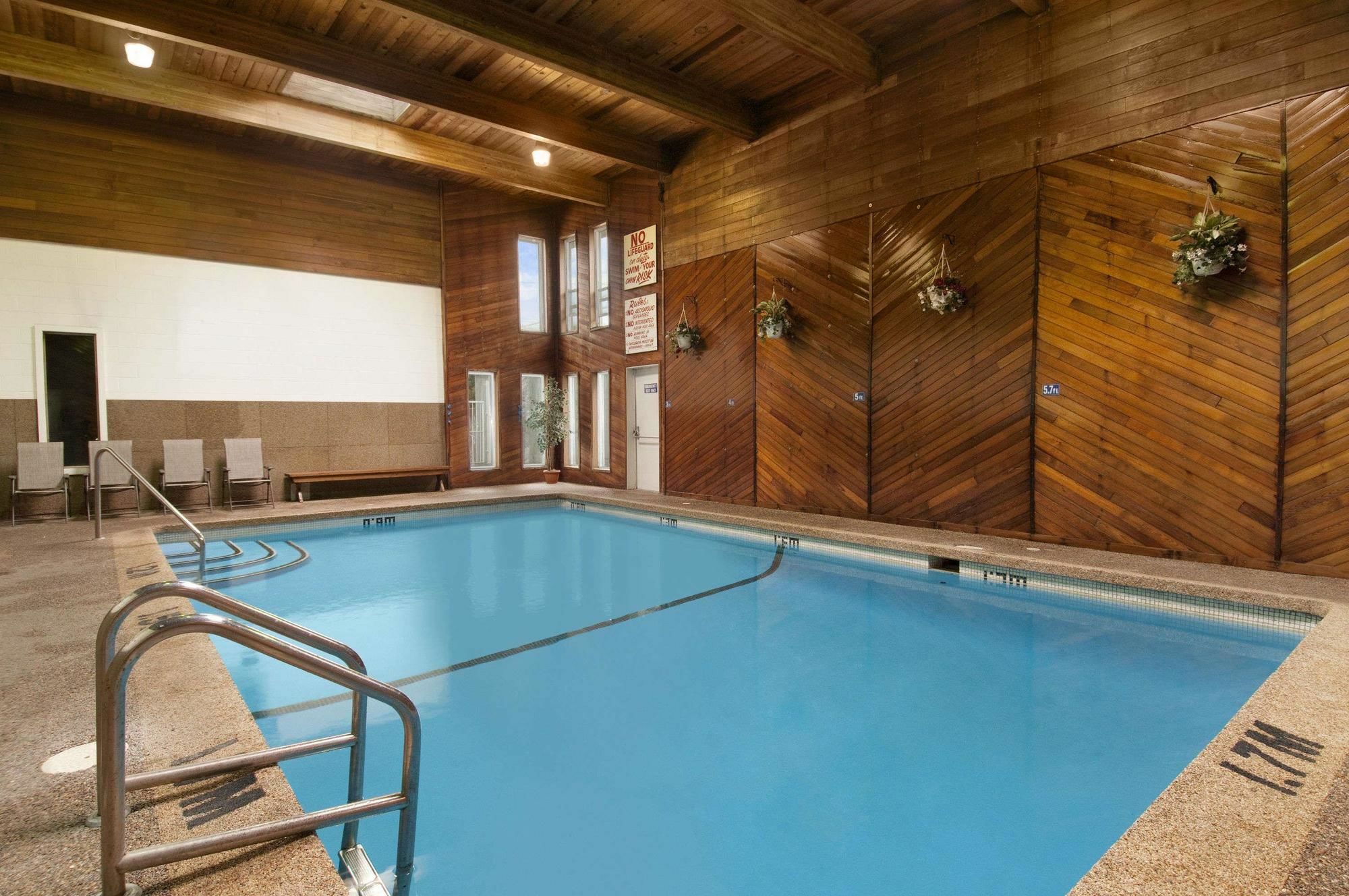 Travelodge By Wyndham Quesnel Bc Zewnętrze zdjęcie